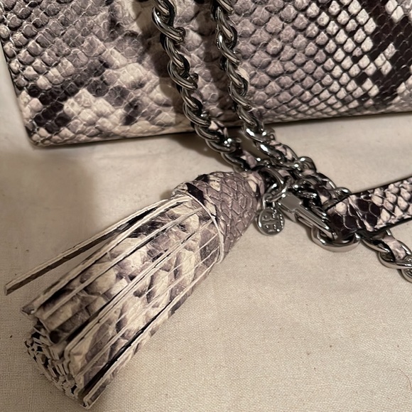 Tory Burch Fleming Snakeskin Embossed Leather convertible shoulder bag - Picture 2 of 7